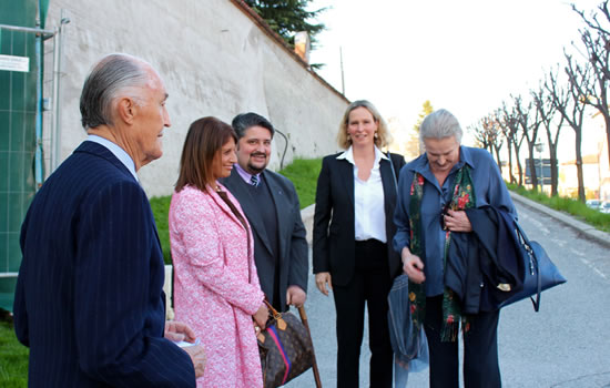 L'arrivo della Principessa e della figlia Elisabetta, accolte dall'Avv. Giovanna Giolitti, dal Presidente ASSGG Alessandro Mella e dal Conte Federico Radicati di Primeglio