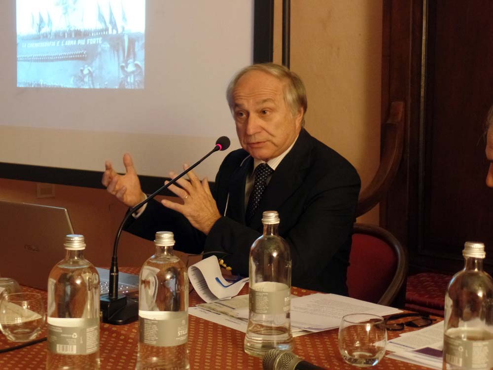 Il Prof. Giorgio Sangiorgi ha parlato sul tema “La cinematografia  l'arma pi forte”. Il cinema di regime, 1922-1937. Proiettando filmati d'epoca.