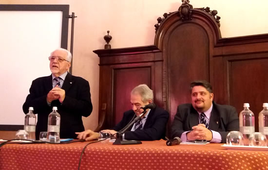 Il Prof. Aldo A. Mola apre i lavori del Convegno