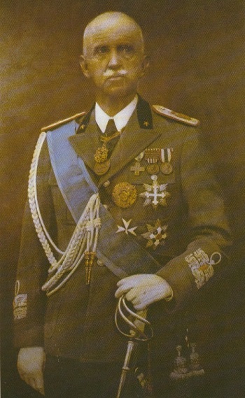 Vittorio Emanuele III (Napoli, 11 novembre 1869 - Alessandria d'Egitto, 28 dicembre 1947), Re d'Italia (20 luglio 1900 - 9 maggio 1946). La sua Salma riposa nel silenzio della Basilica di Vicoforte con quella della Consorte, la Regina Elena.