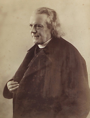 Don Antonio Stoppani durante la Terza guerra
                      per l'indipendenza (1866). La sua figura e la sua
                      opera sono illustrate negli Atti del convegno
                      tenuto al Museo di Storia Naturale di Milano il 14
                      febbraio 2025 Antonio Stoppani: luci dagli
                      archivi nel bicentenario della nascita (Edizioni
                      Rosmianiane Sodalitas, Stresa, 2025). Comprende
                      saggi di suor Benedetta Lisci, curatrice del
                      volume e gi segretaria generale della
                      Postulazione per la causa di beatificazione di
                      Antonio Rosmini, Luciano Lanna, Annalisa Rossi,
                      Monsignor Mario Delpini, p. Ludovico Maria
                      Gadaleta, Enrico Muzio, Vittorio Pieroni, Mauro
                      Rossetto. Enrica Panzieri vi propone Antonio e
                      Pietro (suo nipote) Stoppani: una comunanza d'idee
                      tra scienza, riformismo e missione educativa.