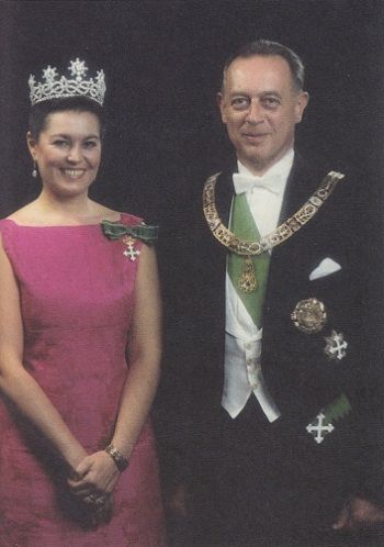 Amedeo di Savoia, Duca di Savoia e di Aosta, e la Duchessa Silvia. Per approfondirne la figura e le opere v. Danila Satta e Amedeo di Savoia, Cifra Reale, La Compagnia del Libro, 2014 e Amedeo di Savoia, Proposta per l'Italia, pref. di Marcello Veneziani, Roma, Il Minotauro, 2002. Vivant, diretto da Fabrizio Antonielli d'Oulx, pubblica un denso volume a pi voci sulla vita del Duca.