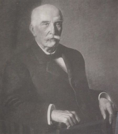 Giovanni Giolitti anziano. Il 6 aprile 1926 l'ottantaseienne Statista scrisse alla figlia Enrichetta: Di salute sto benissimo; il tempo  bello, la campagna va bene, gli alberi da frutta sono mazzi di fiori. Ora conto non muovermi finch non debbo tornare a Roma per la Camera; non conto per di fare il deputato molto zelante perch non ho mai amato fare cose inutili; e ora credo non esista cosa pi inutile della Camera alla quale  tolto ogni potere e che, anche se avesse poteri, n vorrebbe n saprebbe esercitarli; avendo per un mandato lo esercito nella forma per escludere ogni solidariet con chi ha disertato, gli Aventiniani. Su Giolitti. Liberale, una specie perduta  fresco di stampa il saggio di Sergio Turtulici (LAReditore).
